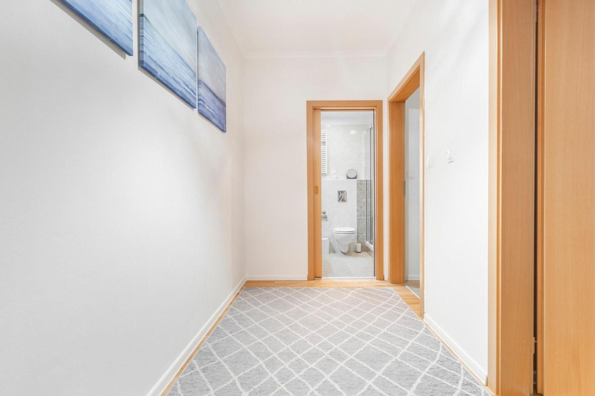Karel In Heart Of Apartment